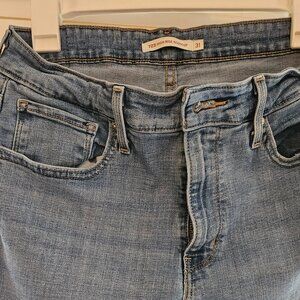 Jeans 10/12 waist 31  color blue Levi's bootcut